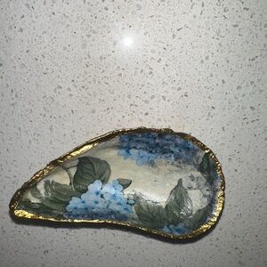 Decoupage shell jewelry or trinket holder